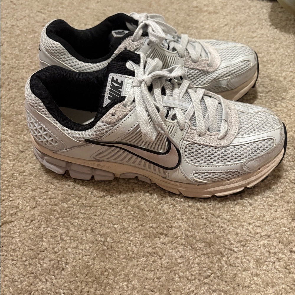 Nike women’s Zoom Vomero 5